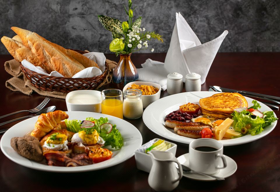 4. 더 트레이 호텔..