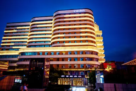 Starway Hotel (Changchun Railway Station) Отели рядом с достопримечательностью «Jilin Teachers' Institute of Engineering & Technology (Kaixuan Road)»