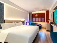 Houhaiyuan Hotel (Beijing Gongwangfu Nanluoguxiang Branch) Hotels near Houhai