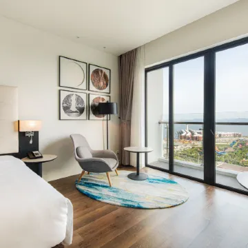 Hotel Soleil Halong, Trademark Collection by Wyndham Отели рядом с достопримечательностью «Бухта Халонг»