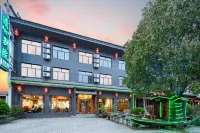 Wudang Mountain Qingxin Bieyuan (Wudang Mountain Scenic Area Damenkou Branch) Hotels near Wudang Mountain Scenic Area - Entrance to the Mountain
