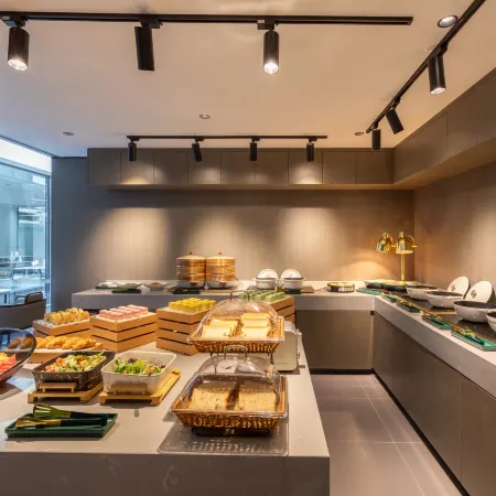 G Joyful Xige Hotel (Chengdu Kuanzhai Alley People's Park) Отели рядом с достопримечательностью «Дворец Цинъян»