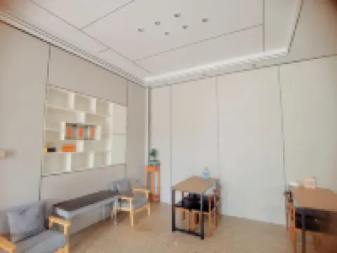 Yongding Tulou Ziqi Donglai Theme Inn