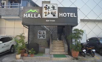 Halla Hotel
