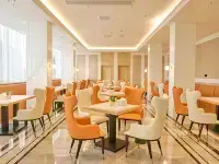 Vienna Hotel(5.0 Minquan High-speed Railway Station Hotel) Hotels in Minquan