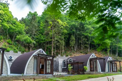 Roam Creek Boathouse Hotel in zona Hongshanlin Sceneic Area