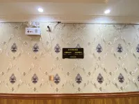 บิสซิเนส โฮเต็ล จิ่วจื้อ ยี่เยว่ - ที่มีที่จอดรถ