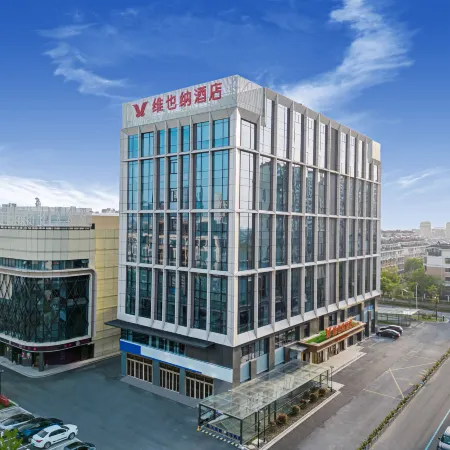 Vienna Hotel ( Haiyan Baolong Business Center Branch)