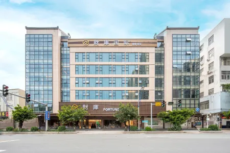 CAI Ku Hotel Отели рядом с достопримечательностью «Chaozhou Administration College»