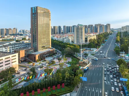 PALACE Hotel（Qingdao Golden Beach Resort Dongfeng Building） Отели рядом с достопримечательностью «Shandong University of Science and Technology (Qingdao Campus)»