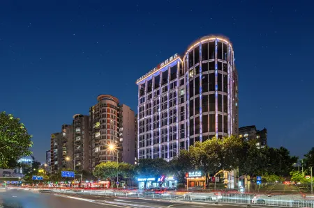 Echeng Hotel on Airport Road, Guangzhou Baiyun Railway Station Отели рядом с достопримечательностью «Guangdong University of Foreign Studies»