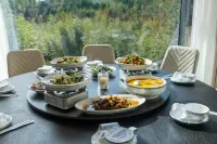 Neighboring Stream · Hegu Li · Boutique Resort Inn