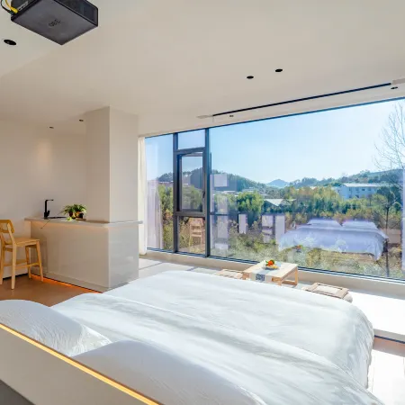 Neighboring Stream · Hegu Li · Boutique Resort Inn