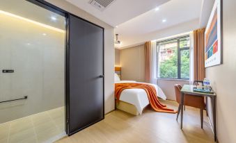 Guojin Hotel (Guangzhou Sun Yat-sen University South Campus Binjiang East Road Metro Station Branch)