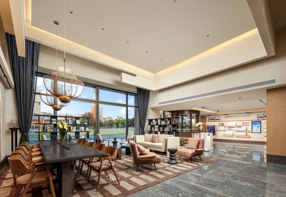 2. 아투어 호텔 우..