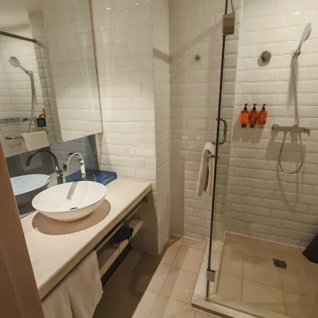 Yiyuan Box Resident Hostel (Tianfu International Airport Store)