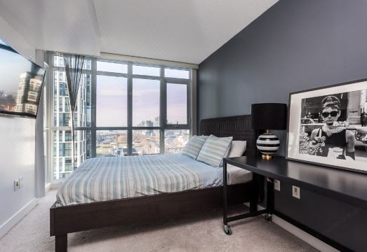 Breathtaking Toronto Waterfront 객실에서 바라본 CN 타워와 호수 전망