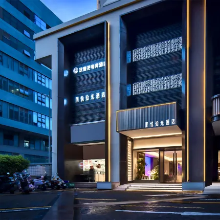 Happy Hour Hotel(Shenzhen Luohu East Gate) Отели рядом с достопримечательностью «Шэньчжэнь Средняя Средняя Средняя Средняя С»