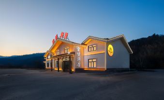 Xuebao Hotel in Erlanghe, Snow Town