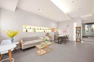 Yashun Hostel (Wuyi Square Ziyang Subway Station) โรงแรมใน