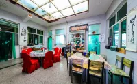 Gucheng Inn - parking