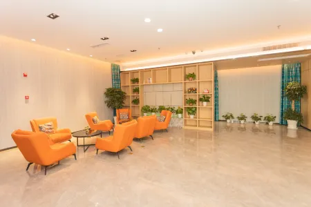 Tianfeng Holiday Hotel (Nanjing Jiangning Longhu Tianjie Zhushan Road Subway Station Branch) Отели рядом с достопримечательностью «Communication University of China, Nanjing»