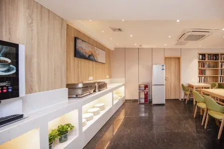 Qingmu Hotel (Nanjing Zhujiang Road Floating Bridge Subway Station) Отели рядом с достопримечательностью «Nanjing Presidential Palace»