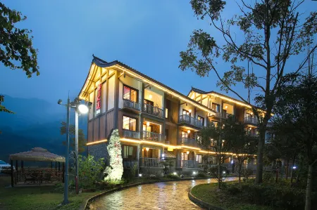 Mount Emei Zuimuki Boutique B&B (Mount Emei Scenic Area Store) Отели рядом с достопримечательностью «Qingyin Pavilion»