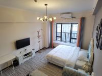 广州米米花园酒店公寓 - 舒适大床间