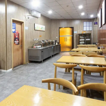 Junpin Theme Hotel (Taizhou Jiaojiang Metro AG Store)