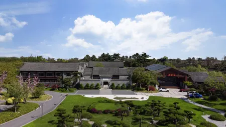 Yangzhou Slender West Lake National Medical College Heyi Hotel