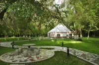 Yili Hotel Hotels in Kazanqi Folk-custom Village/Han Chinese Street