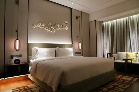 HUALUXE Beijing Xinan