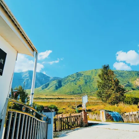 Yeler Lake Shishanxuan Inn