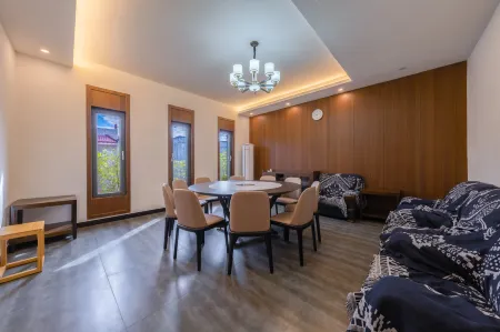 Future Homestay （Xingyi Wanfenglin Store） Отели в г. Синъи