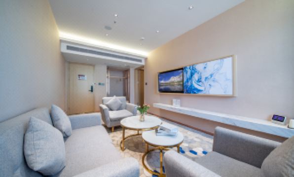 Qianhai Sands Hotel (Shenzhen Xixiang Metro Station)