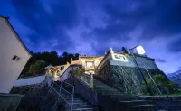 Jiuhuashan Jiushe Zizai Courtyard Homestay (On the Jiuhua Mountain Roushen Baodian) Hotels near Roushen Temple