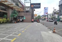LAMORA Sagan Yogyakarta (formerly H Boutique Yogyakarta) - parkir