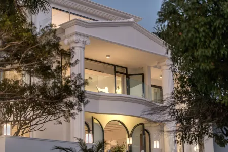 Miyue Shenzhen Tuscan Seascape Holiday Meisu Отели рядом с достопримечательностью «Dongshan Wharf»