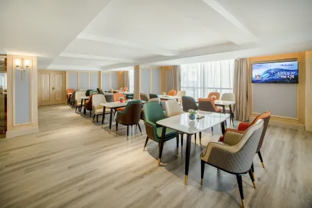 Vienna Hotel (Yingtan Yujiang Railway Station) Отели в г. Интань