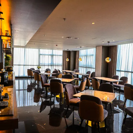 Qingyang Hongrui Yaju Hotel