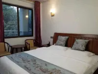 Tiantai Mountain Forest Elegant Residence Hotel - Inns