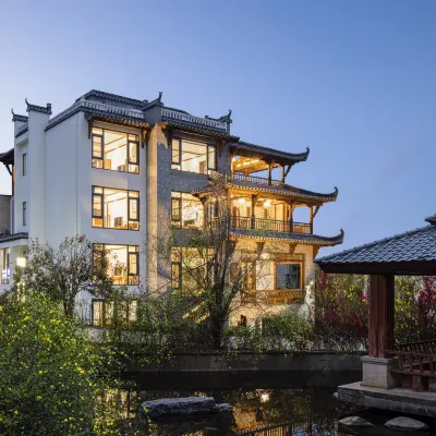 Floral Hotel· Wuyuan Huiyuge Hotel (Wuyuan High-speed Railway Station Shop) Hotels near Wuyuan Station