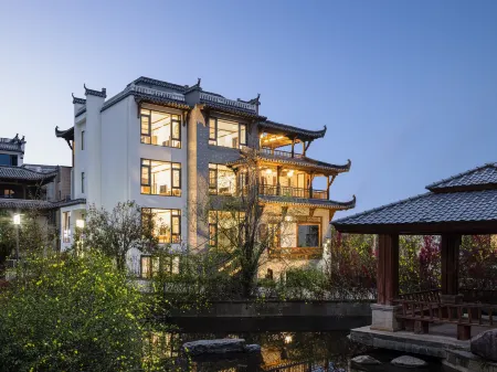 Floral Hotel· Wuyuan Huiyuge Hotel (Wuyuan High-speed Railway Station Shop)