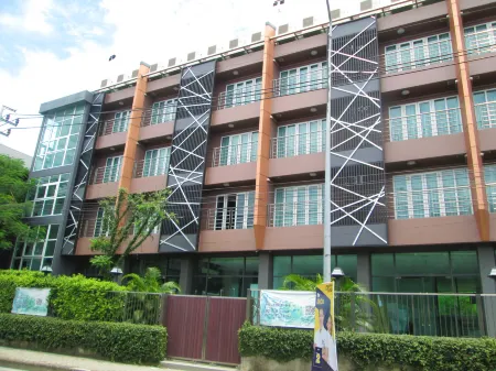 Nest n Rest Hotel