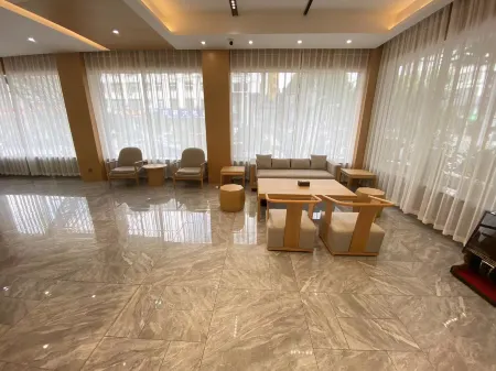 Haven Smart Hotel  (Xinyang Huaibin Minzheng Road Branch)