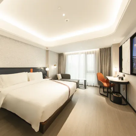 Elong Hotel (Yantai Railway Station Bohai Ferry Passenger Terminal)