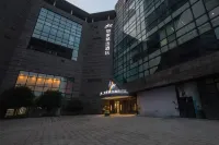 Homeinn Plus Hotel (Chongqing Olympic Sports Center Square Yuanjiagang Subway Station) Hôtels à : Chongqing