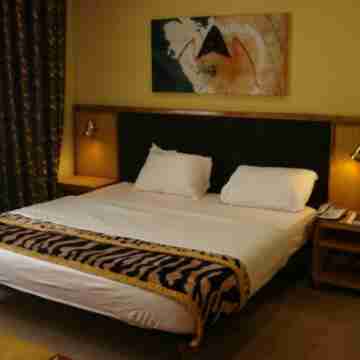 Golden Palace Guest Inn Rooms