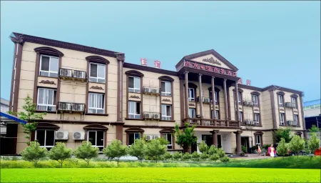 DeYang Shangshuiyuan Business Hotel Отели рядом с достопримечательностью «Xiaoquan Ancient Town»